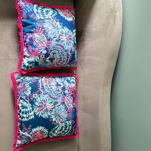 EUC Lilly Pulitzer gypsea girl pillows set of 2 - Picture 2 of 9
